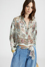 Load image into Gallery viewer, Regular fit viscose devorè shirt in geometric print

