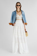 Load image into Gallery viewer, Short top in cotton muslin with valencienne lace details
