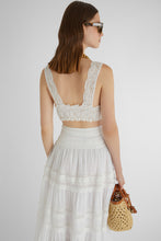 Load image into Gallery viewer, Short top in cotton muslin with valencienne lace details
