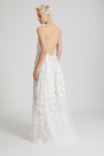 Load image into Gallery viewer, Long toulle dress with sequin degrade
