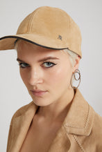 Load image into Gallery viewer, Basball hat in suede
