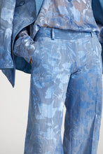 Load image into Gallery viewer, Palazzo trousers in silk blend devorè with floral motif
