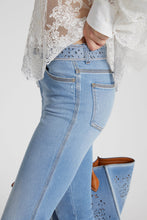 Load image into Gallery viewer, Skinny jeans with regular waist
