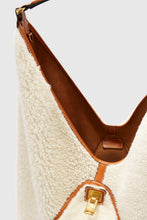 Load image into Gallery viewer, Dudu large in shearling
