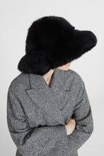 Load image into Gallery viewer, Pamela hat in fox-effect shearling
