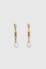 Load image into Gallery viewer, Dangling earrings with knot and freshwater pearls gold tone

