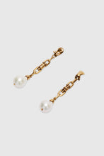 Load image into Gallery viewer, Dangling earrings with knot and freshwater pearls gold tone

