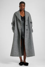 Load image into Gallery viewer, Oversize double-breasted coat in jacquard houndstooth wool blend
