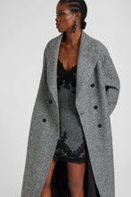 Load image into Gallery viewer, Oversize double-breasted coat in jacquard houndstooth wool blend

