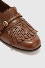 Load image into Gallery viewer, Vintage brown nappa loafer with brogue fringes and strap
