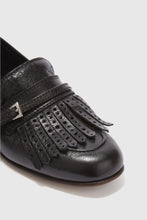 Load image into Gallery viewer, Vintage black nappa moccasin with brogue fringes and strap
