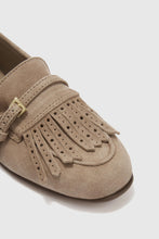 Load image into Gallery viewer, Vintage-effect dove-gray suede loafer with fringes and strap
