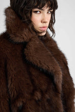 Load image into Gallery viewer, Boxy mink-effect jacket with oversized lapels
