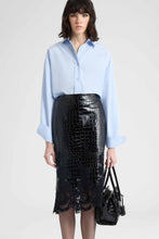 Load image into Gallery viewer, Cotton poplin shirt with a masculine sartorial allure
