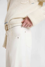 Load image into Gallery viewer, White boyfriend jeans
