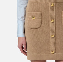Load image into Gallery viewer, Skirt in knit fabric with pockets and logoed buttons

