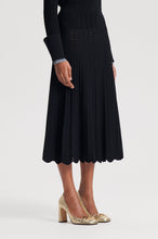 Load image into Gallery viewer, Pleat lace skirt - black
