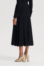 Load image into Gallery viewer, Pleat lace skirt - black
