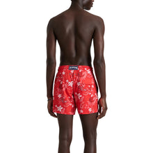 Load image into Gallery viewer, Stretch Short Swim Shorts Papel de Embrulho
