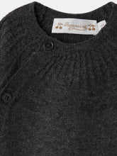 Load image into Gallery viewer, Jina set with fancy stitch on the neckline in heather gray wool
