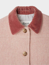 Load image into Gallery viewer, Jaida coat in pink wool with a velvet collar
