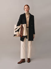 Load image into Gallery viewer, Straight Julianne jeans with pockets
