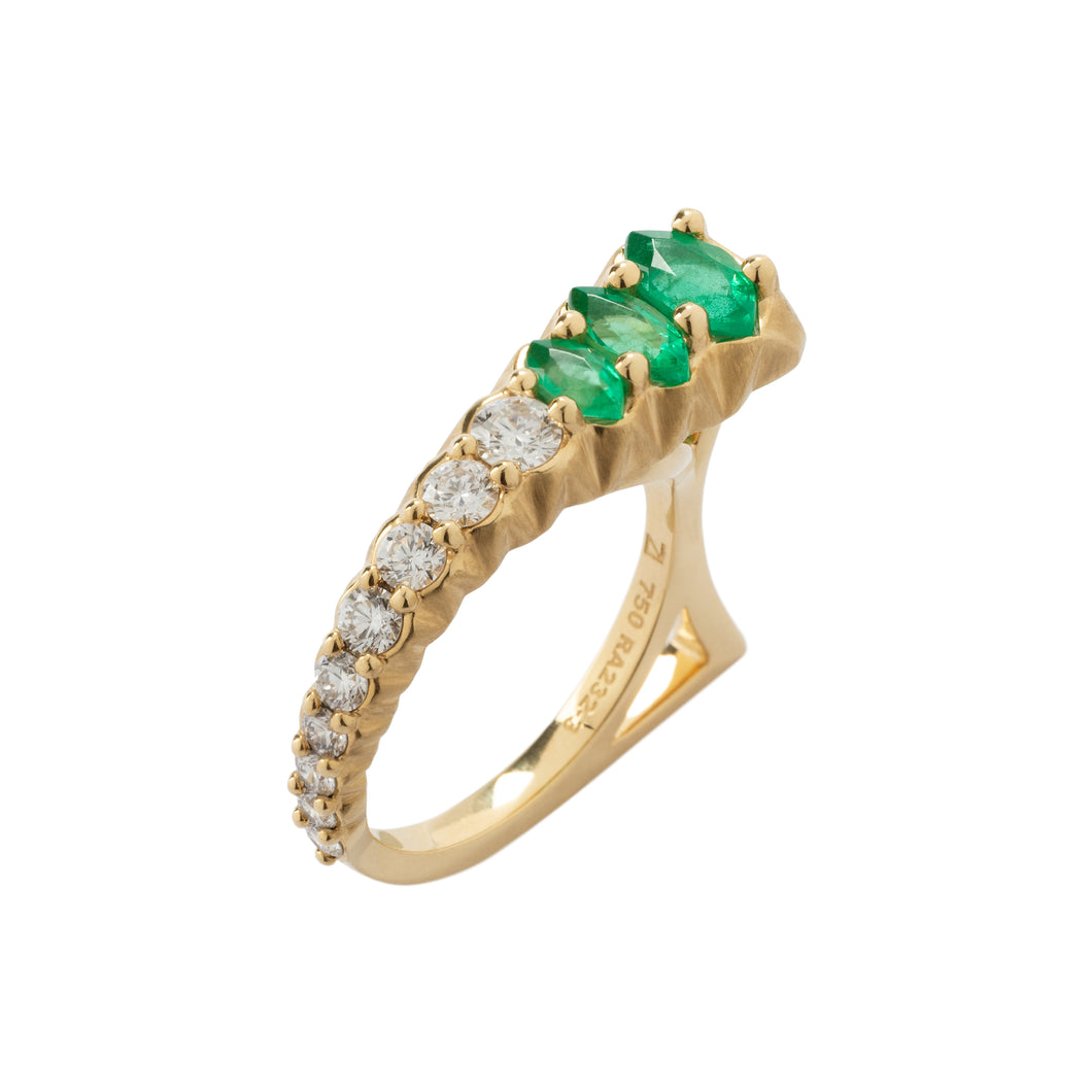 18k yellow gold ring with Emerald and diamonds